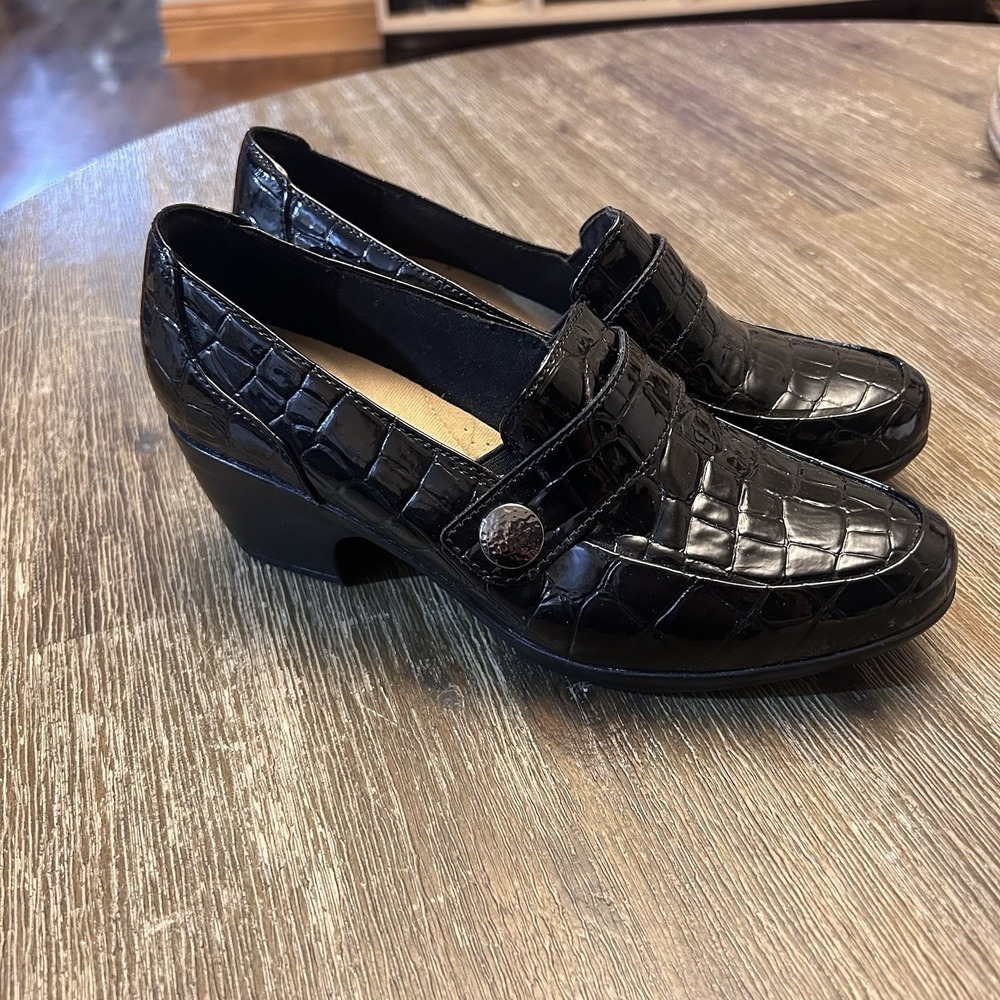 Clarks 6 1/2 Black Patent Croc Embossed Mary Jane Wedge Comfort Shoes